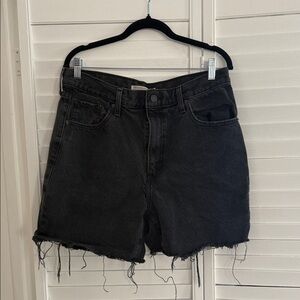 Levi’s distressed high waisted long mom jean shorts in black denim size 32